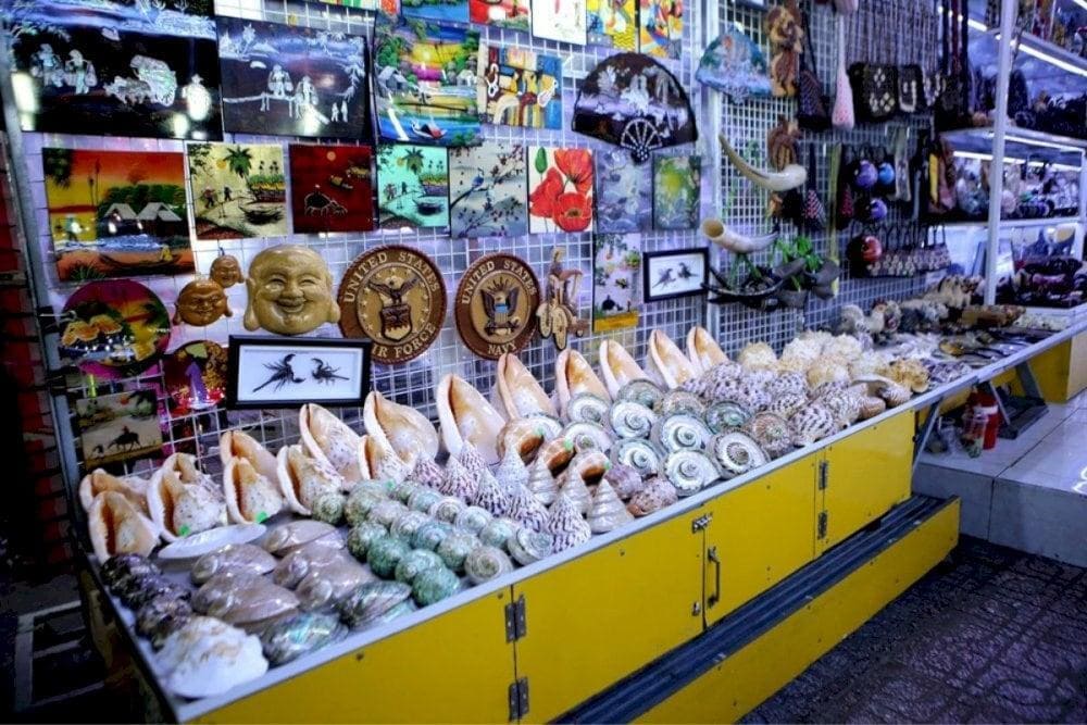 Seashells is also an unique souvenir to bring home